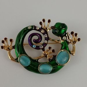 Gecko Lizard Brooch Pin Bow Tie Enamel Whimsical Fun Collectible